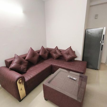 Sector143 Near Advant Office-2Bhk-Society-55" Smart Tv,10" Mattress-Spacious-Party,Couple,Family,Wfo Employes And Nri Friendly Place With Kitchen ,Living Room ,Near Candor Techspace,Advant It Park And Oxygen144 Center Noida Exterior foto