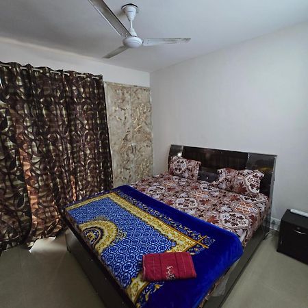 Sector143 Near Advant Office-2Bhk-Society-55" Smart Tv,10" Mattress-Spacious-Party,Couple,Family,Wfo Employes And Nri Friendly Place With Kitchen ,Living Room ,Near Candor Techspace,Advant It Park And Oxygen144 Center Noida Exterior foto