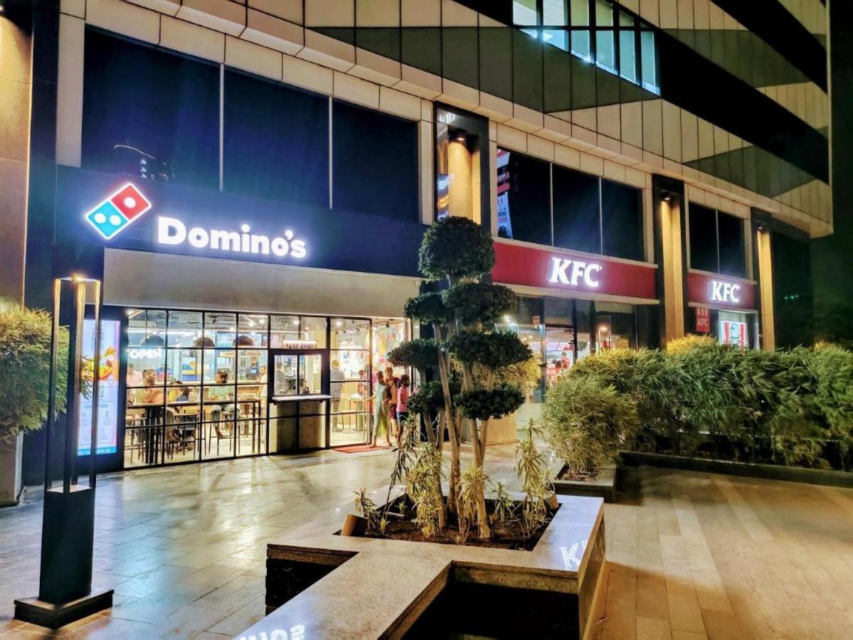 Sector143 Near Advant Office-2Bhk-Society-55" Smart Tv,10" Mattress-Spacious-Party,Couple,Family,Wfo Employes And Nri Friendly Place With Kitchen ,Living Room ,Near Candor Techspace,Advant It Park And Oxygen144 Center Noida Exterior foto