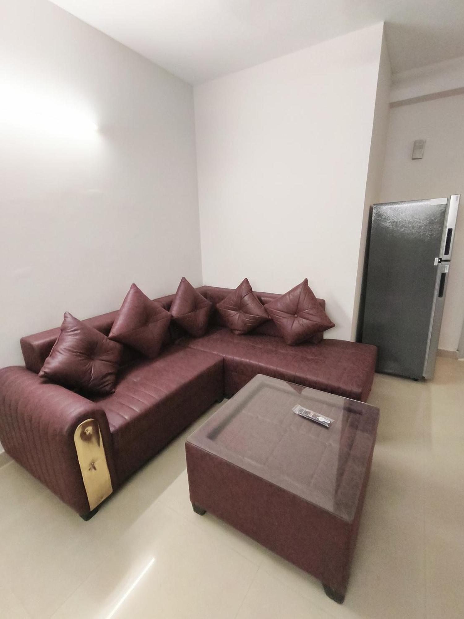 Sector143 Near Advant Office-2Bhk-Society-55" Smart Tv,10" Mattress-Spacious-Party,Couple,Family,Wfo Employes And Nri Friendly Place With Kitchen ,Living Room ,Near Candor Techspace,Advant It Park And Oxygen144 Center Noida Exterior foto