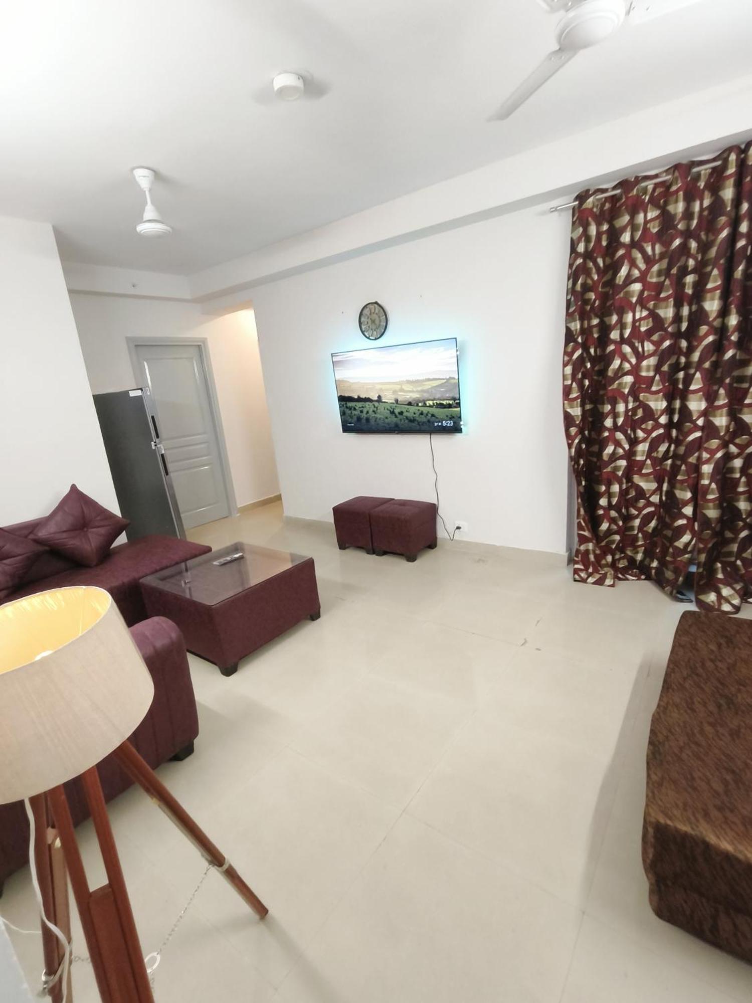 Sector143 Near Advant Office-2Bhk-Society-55" Smart Tv,10" Mattress-Spacious-Party,Couple,Family,Wfo Employes And Nri Friendly Place With Kitchen ,Living Room ,Near Candor Techspace,Advant It Park And Oxygen144 Center Noida Exterior foto